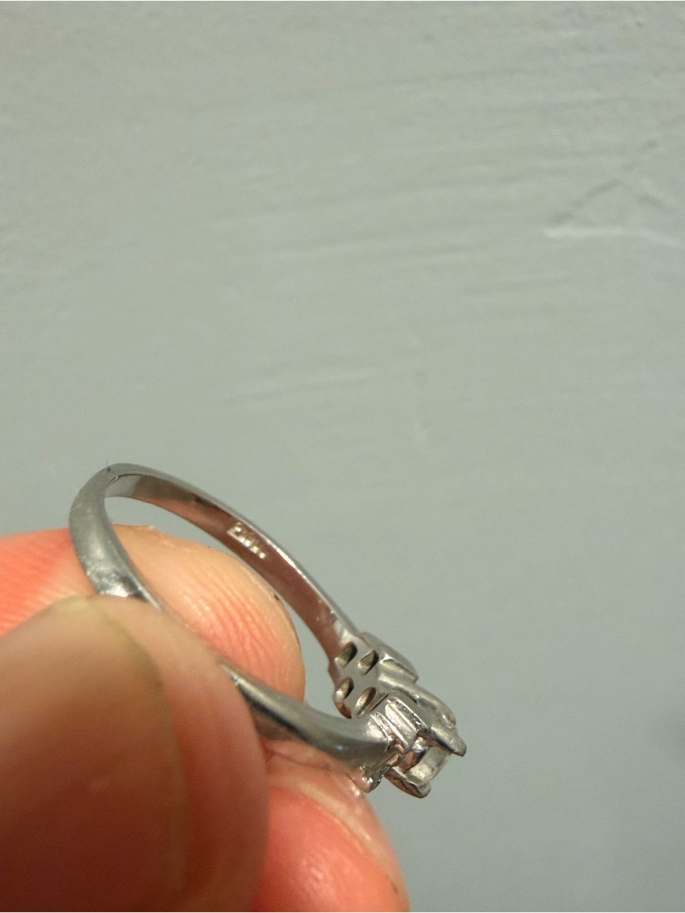Real dimoand ring with size stones. Size 7 14k gold. - Picture 4 of 7
